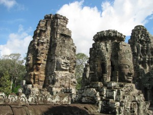 grote beelden in Angkor Cambodja